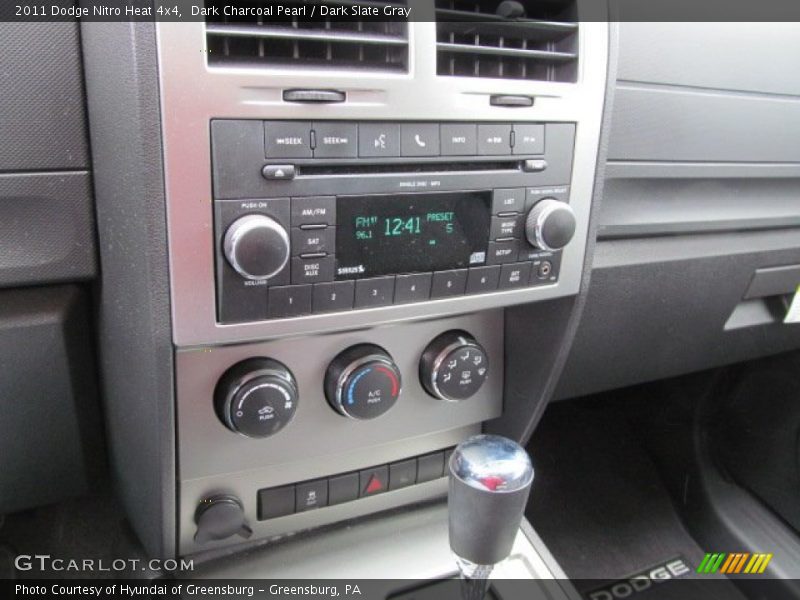 Controls of 2011 Nitro Heat 4x4
