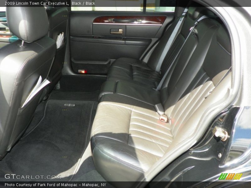 Rear Seat of 2009 Town Car Executive L