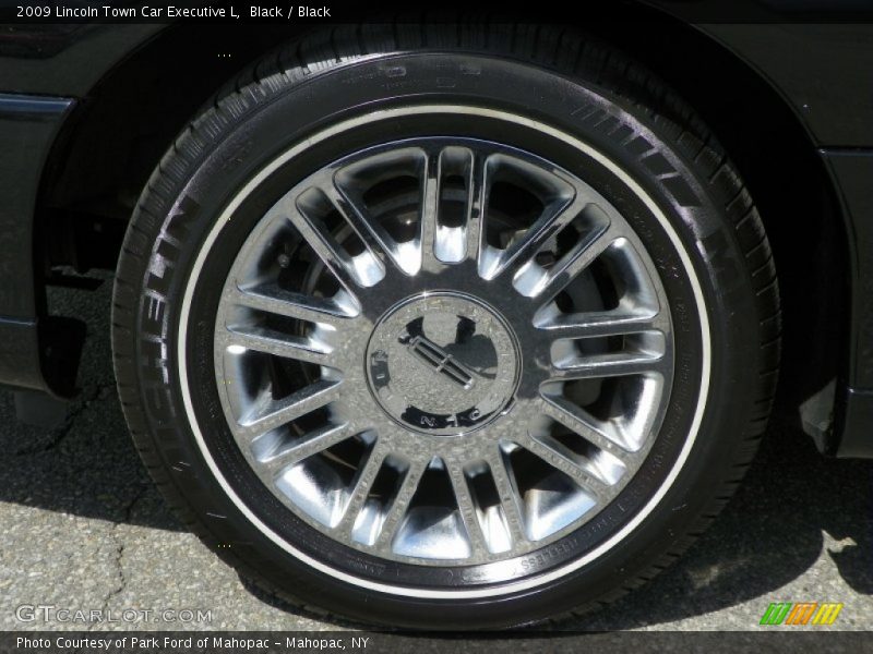  2009 Town Car Executive L Wheel