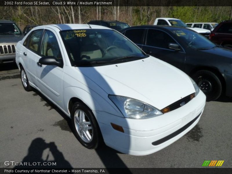 Cloud 9 White / Medium Parchment 2002 Ford Focus SE Sedan