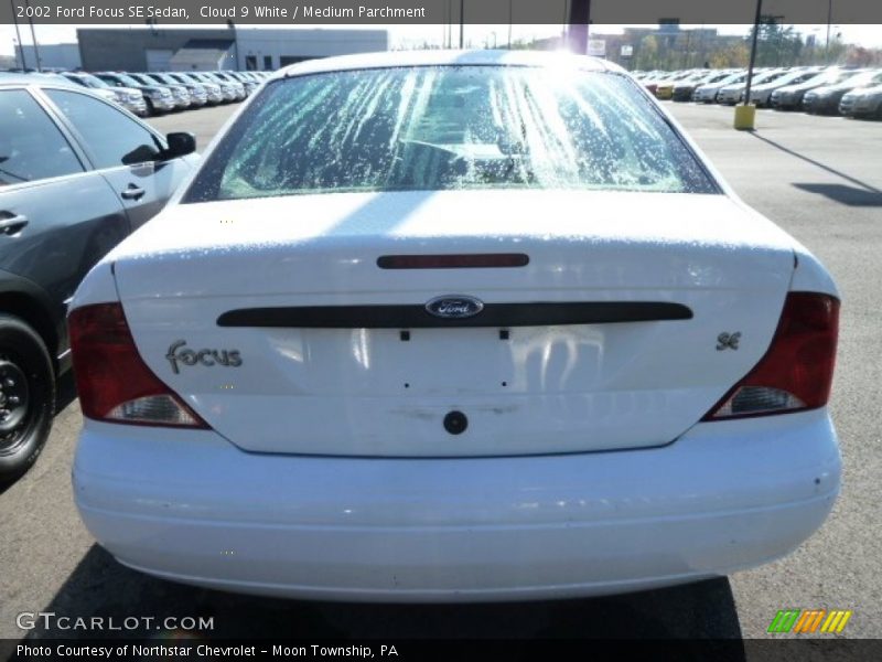 Cloud 9 White / Medium Parchment 2002 Ford Focus SE Sedan