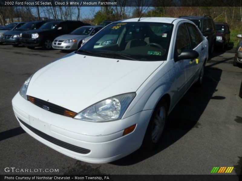 Cloud 9 White / Medium Parchment 2002 Ford Focus SE Sedan