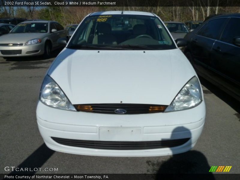 Cloud 9 White / Medium Parchment 2002 Ford Focus SE Sedan