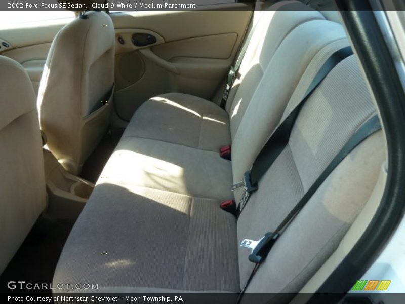 Cloud 9 White / Medium Parchment 2002 Ford Focus SE Sedan