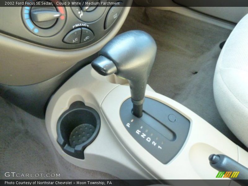 Cloud 9 White / Medium Parchment 2002 Ford Focus SE Sedan