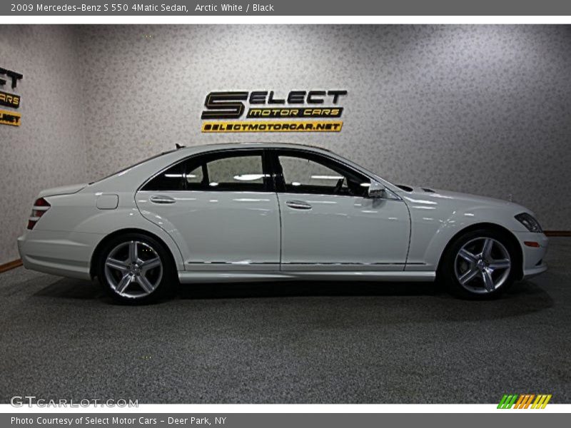 Arctic White / Black 2009 Mercedes-Benz S 550 4Matic Sedan