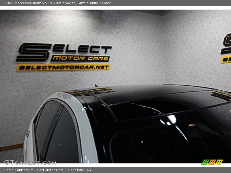 Arctic White / Black 2009 Mercedes-Benz S 550 4Matic Sedan