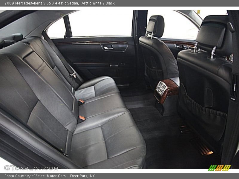 Arctic White / Black 2009 Mercedes-Benz S 550 4Matic Sedan