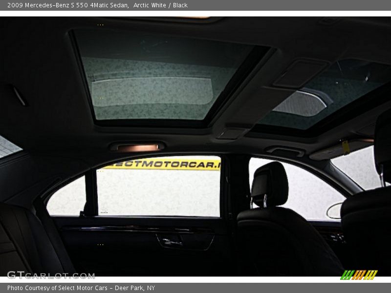 Arctic White / Black 2009 Mercedes-Benz S 550 4Matic Sedan