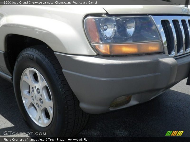 Champagne Pearlcoat / Camel 2000 Jeep Grand Cherokee Laredo