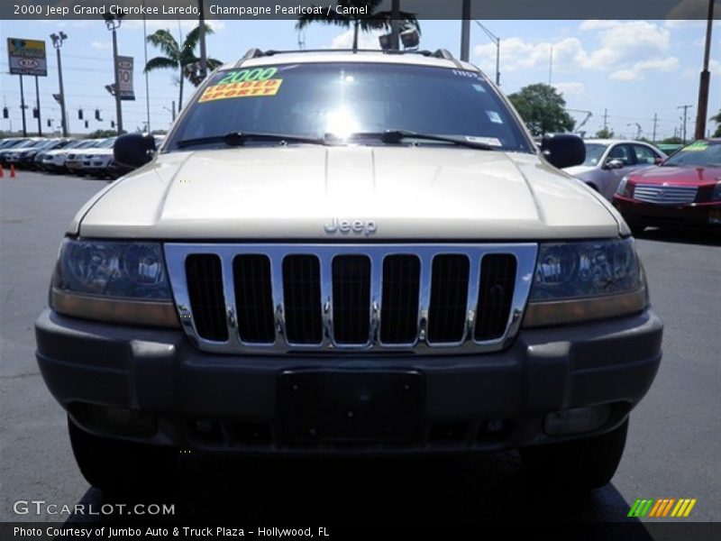 Champagne Pearlcoat / Camel 2000 Jeep Grand Cherokee Laredo