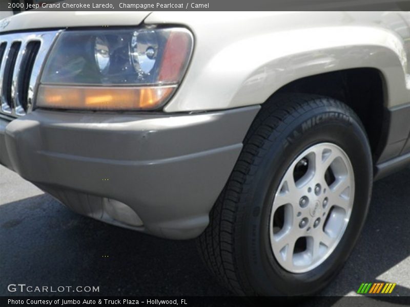 Champagne Pearlcoat / Camel 2000 Jeep Grand Cherokee Laredo