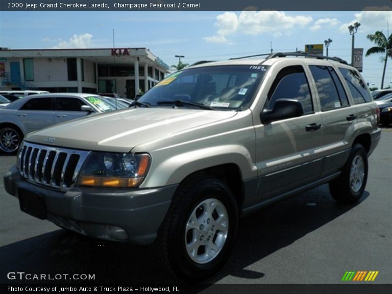 Champagne Pearlcoat / Camel 2000 Jeep Grand Cherokee Laredo