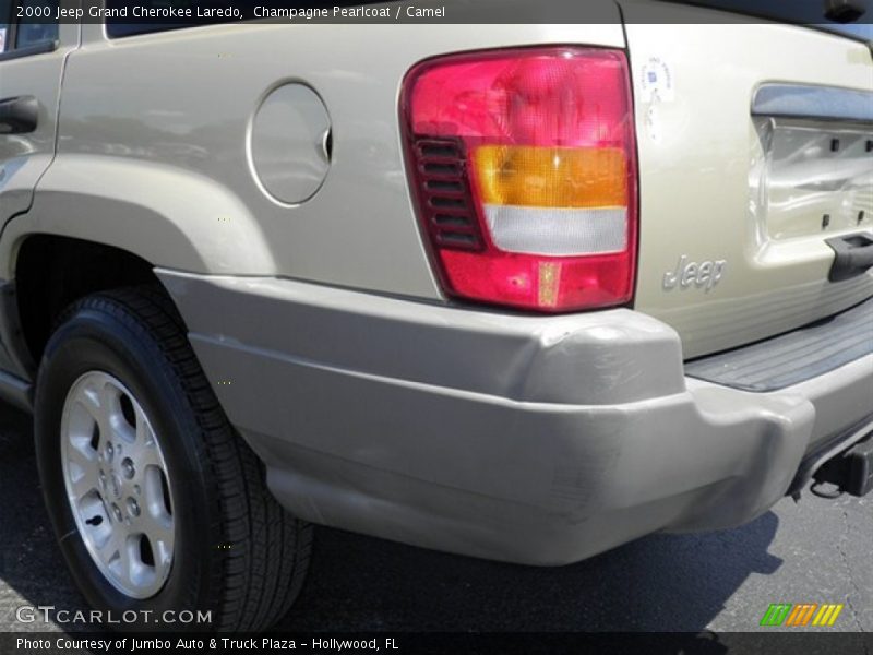 Champagne Pearlcoat / Camel 2000 Jeep Grand Cherokee Laredo