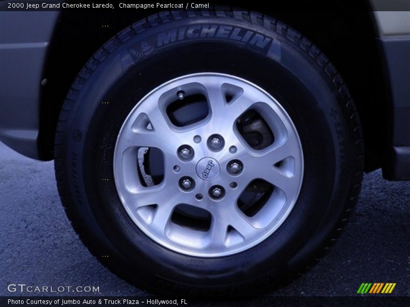 Champagne Pearlcoat / Camel 2000 Jeep Grand Cherokee Laredo