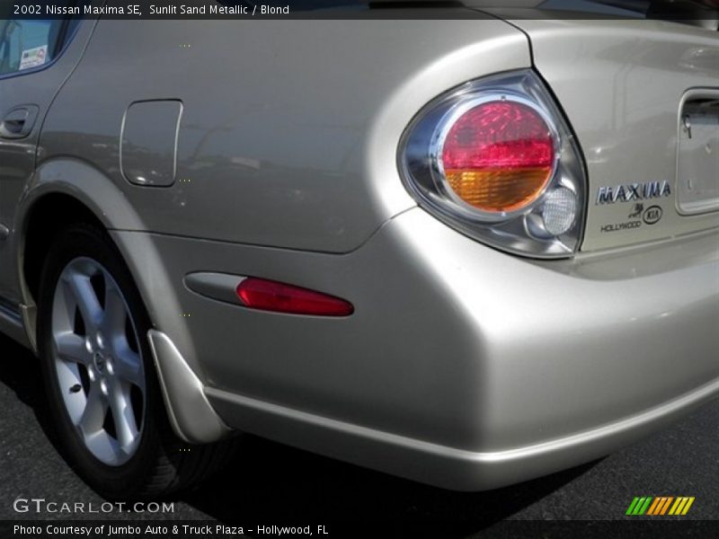 Sunlit Sand Metallic / Blond 2002 Nissan Maxima SE