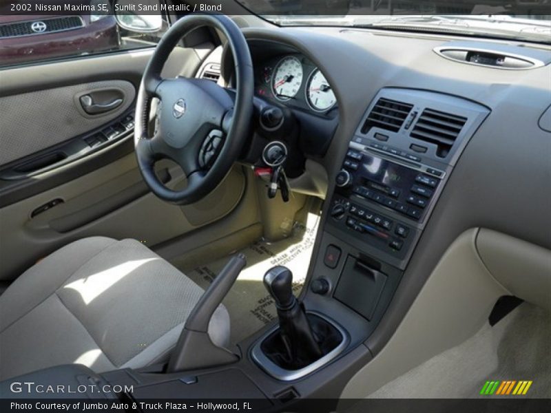 Sunlit Sand Metallic / Blond 2002 Nissan Maxima SE