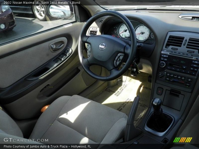 Sunlit Sand Metallic / Blond 2002 Nissan Maxima SE