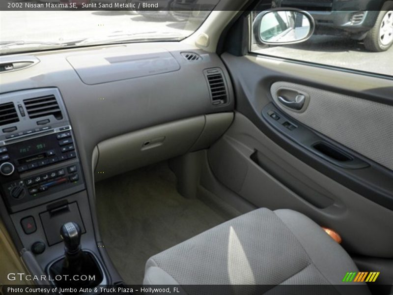 Sunlit Sand Metallic / Blond 2002 Nissan Maxima SE