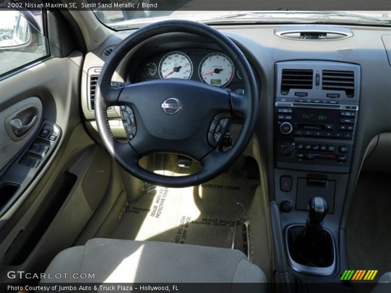 Sunlit Sand Metallic / Blond 2002 Nissan Maxima SE