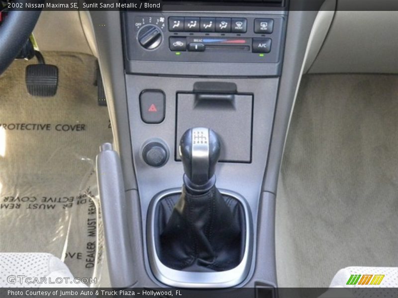 Sunlit Sand Metallic / Blond 2002 Nissan Maxima SE