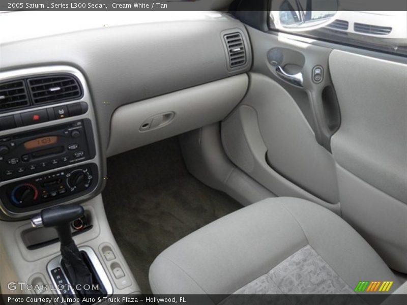 Cream White / Tan 2005 Saturn L Series L300 Sedan