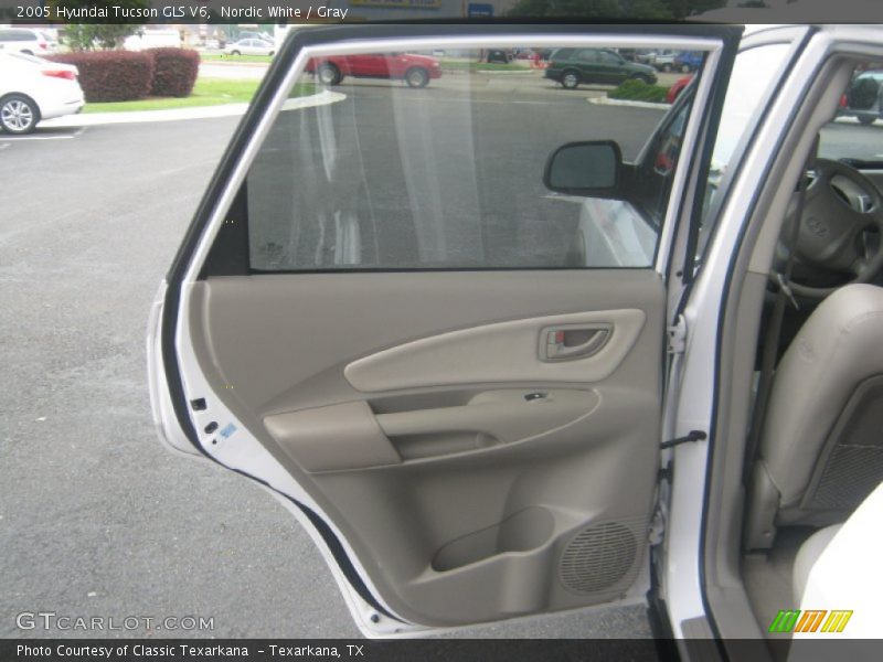 Nordic White / Gray 2005 Hyundai Tucson GLS V6