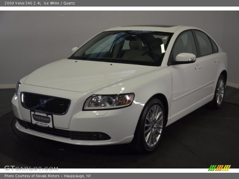 Ice White / Quartz 2009 Volvo S40 2.4i