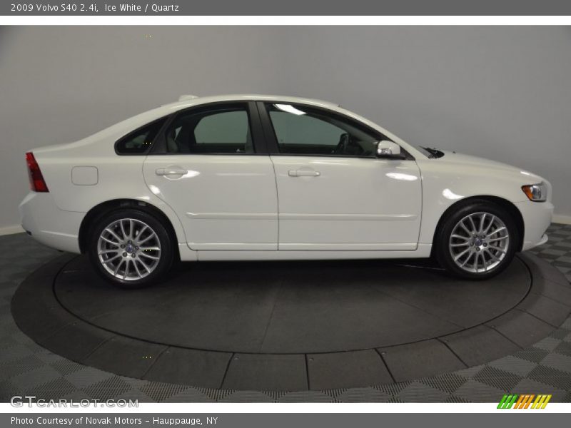 Ice White / Quartz 2009 Volvo S40 2.4i