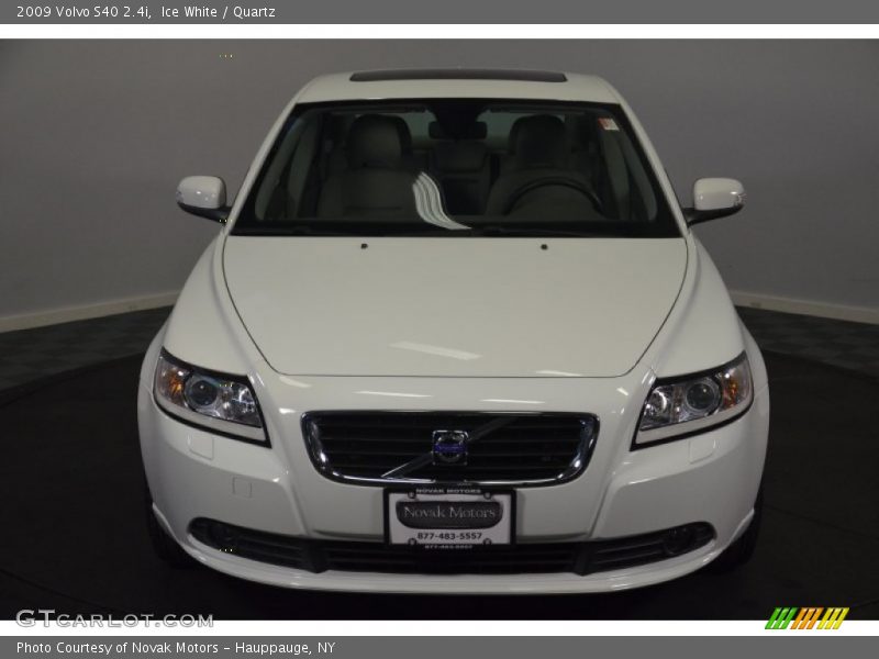 Ice White / Quartz 2009 Volvo S40 2.4i