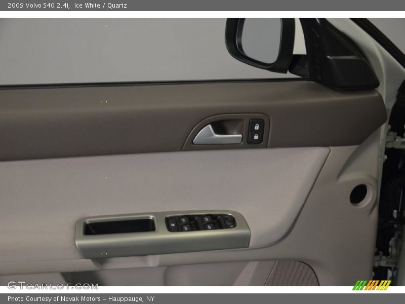 Ice White / Quartz 2009 Volvo S40 2.4i