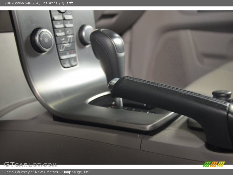 Ice White / Quartz 2009 Volvo S40 2.4i