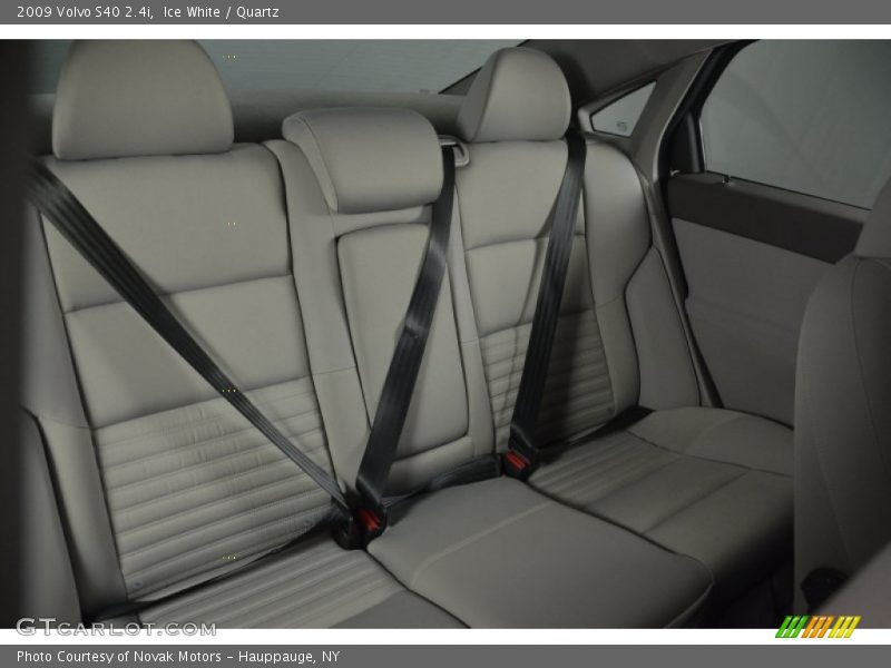 Ice White / Quartz 2009 Volvo S40 2.4i