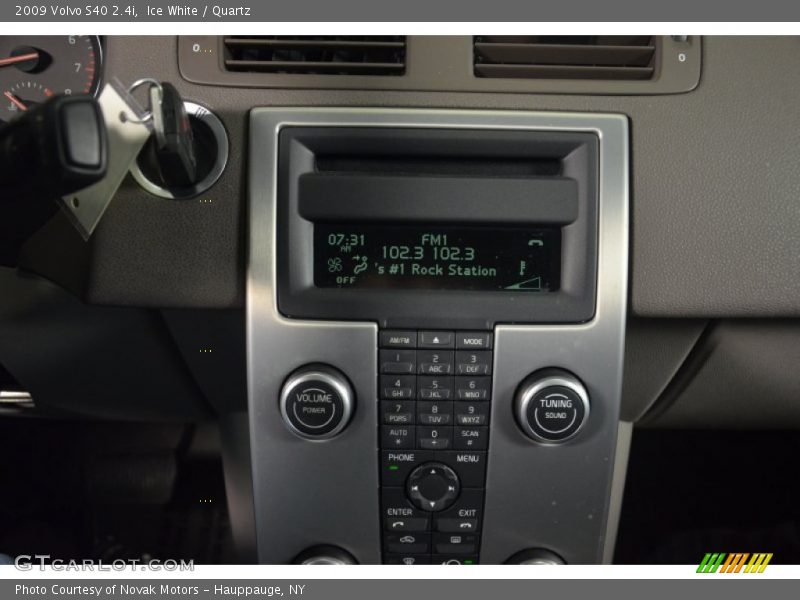 Ice White / Quartz 2009 Volvo S40 2.4i