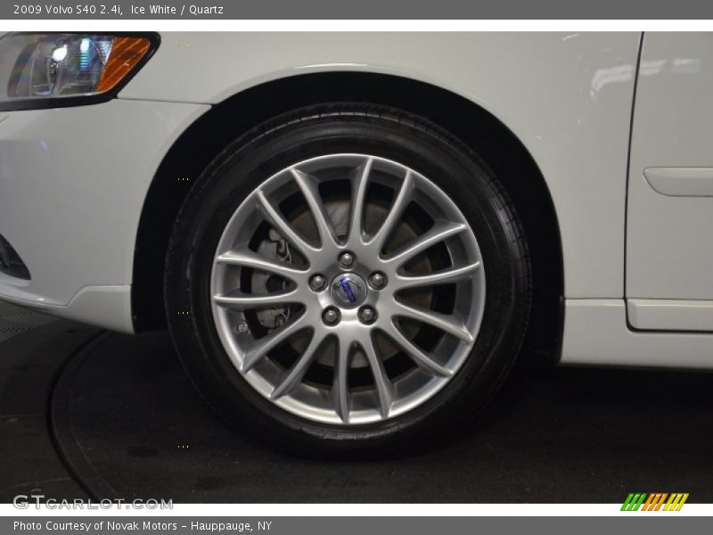 Ice White / Quartz 2009 Volvo S40 2.4i