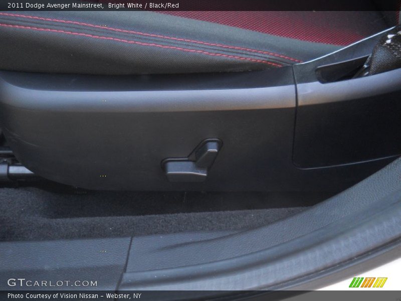 Bright White / Black/Red 2011 Dodge Avenger Mainstreet