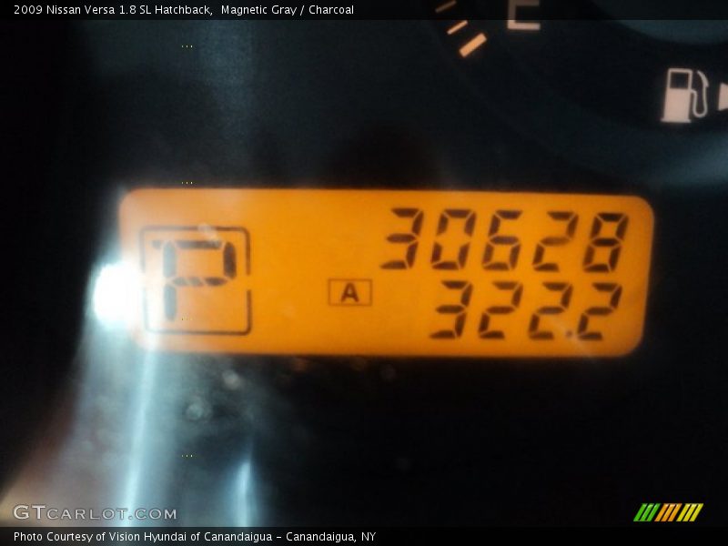 Magnetic Gray / Charcoal 2009 Nissan Versa 1.8 SL Hatchback