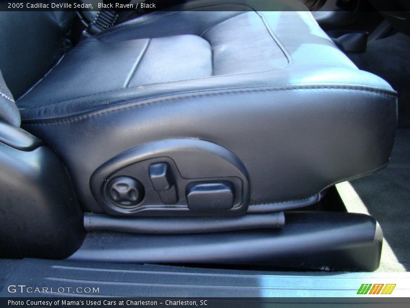 Black Raven / Black 2005 Cadillac DeVille Sedan
