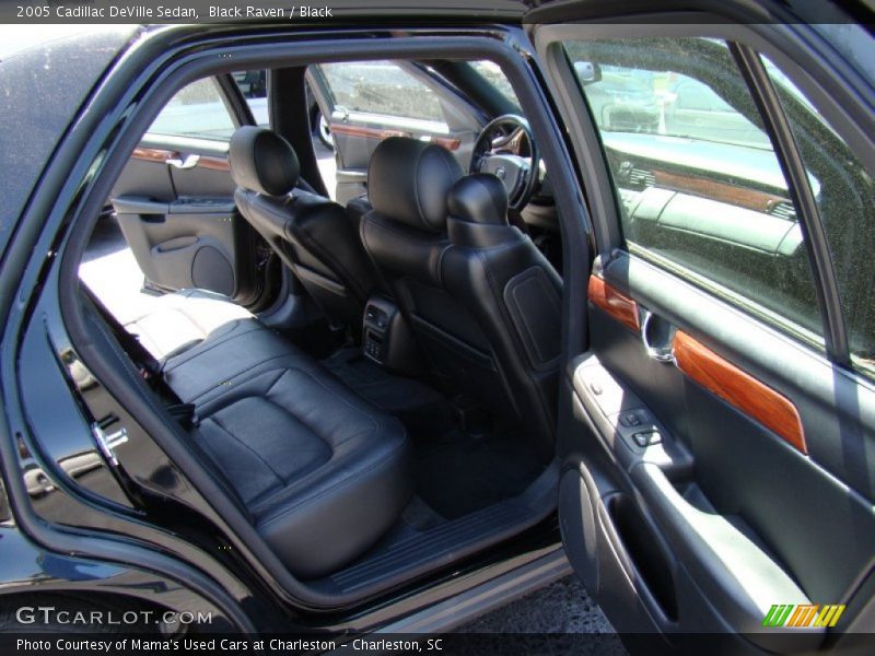 Black Raven / Black 2005 Cadillac DeVille Sedan