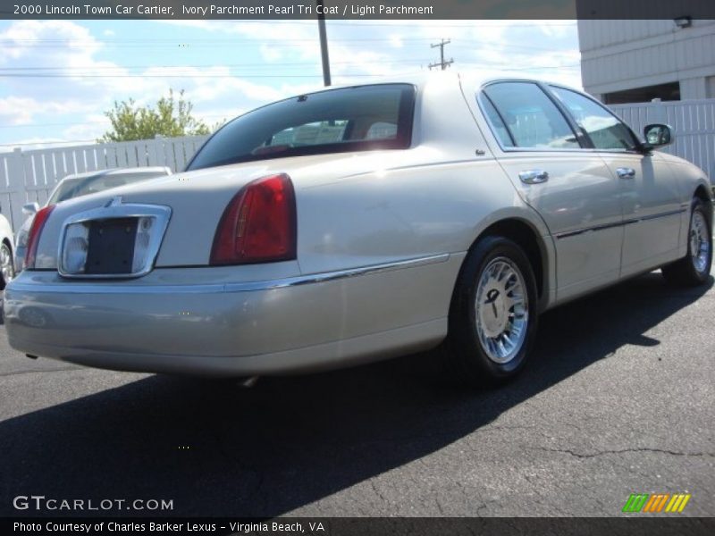 Ivory Parchment Pearl Tri Coat / Light Parchment 2000 Lincoln Town Car Cartier