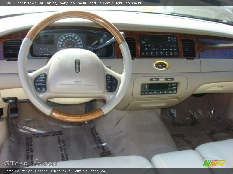 Ivory Parchment Pearl Tri Coat / Light Parchment 2000 Lincoln Town Car Cartier