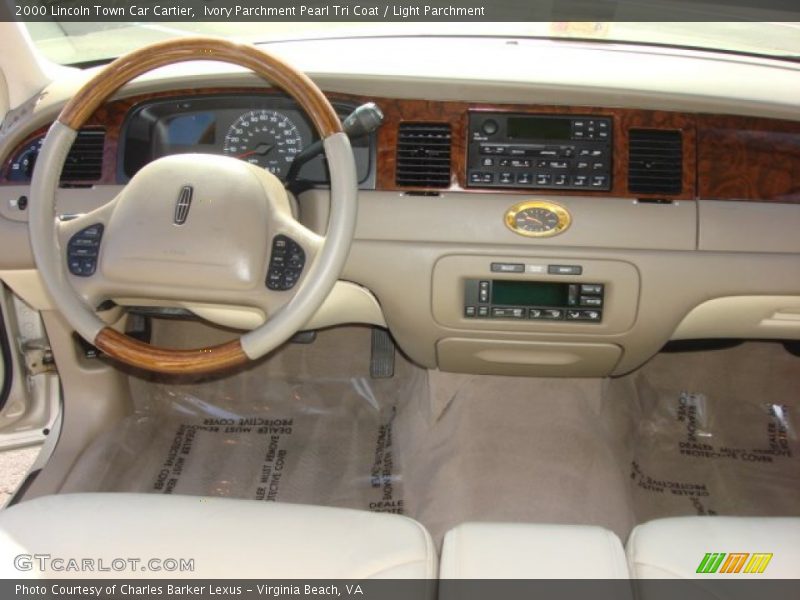 Ivory Parchment Pearl Tri Coat / Light Parchment 2000 Lincoln Town Car Cartier