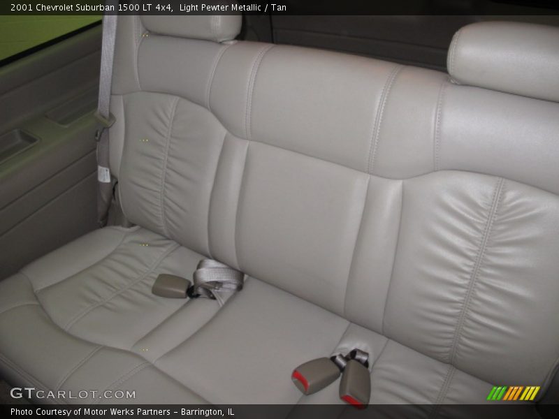 Light Pewter Metallic / Tan 2001 Chevrolet Suburban 1500 LT 4x4