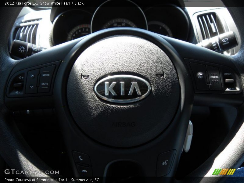 Snow White Pearl / Black 2012 Kia Forte EX
