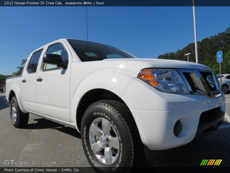 Avalanche White / Steel 2012 Nissan Frontier SV Crew Cab