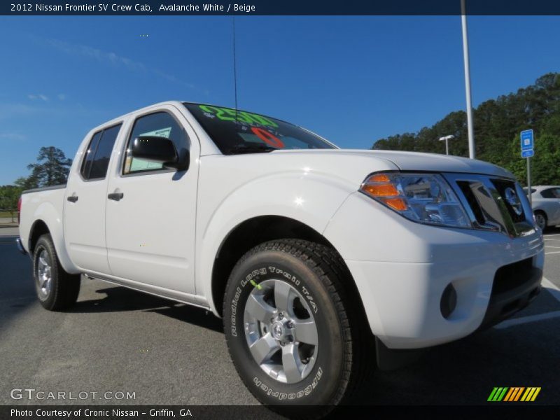 Avalanche White / Beige 2012 Nissan Frontier SV Crew Cab