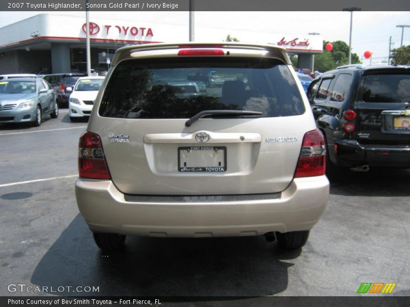 Sonora Gold Pearl / Ivory Beige 2007 Toyota Highlander