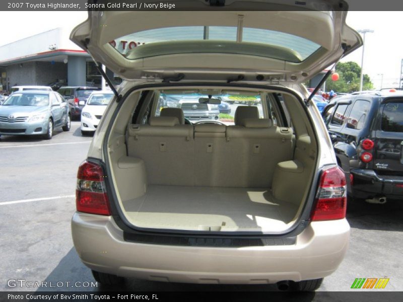 Sonora Gold Pearl / Ivory Beige 2007 Toyota Highlander