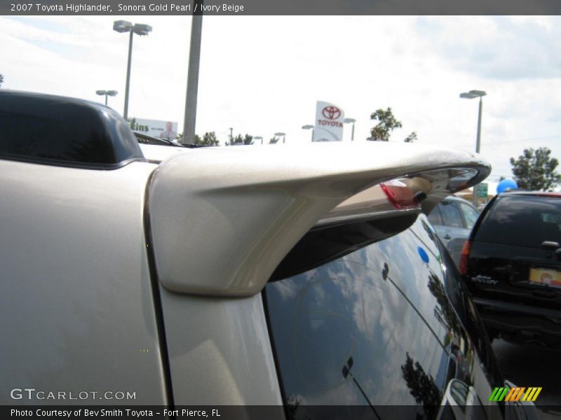 Sonora Gold Pearl / Ivory Beige 2007 Toyota Highlander