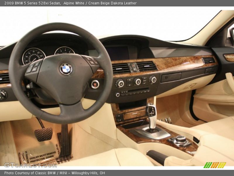 Alpine White / Cream Beige Dakota Leather 2009 BMW 5 Series 528xi Sedan